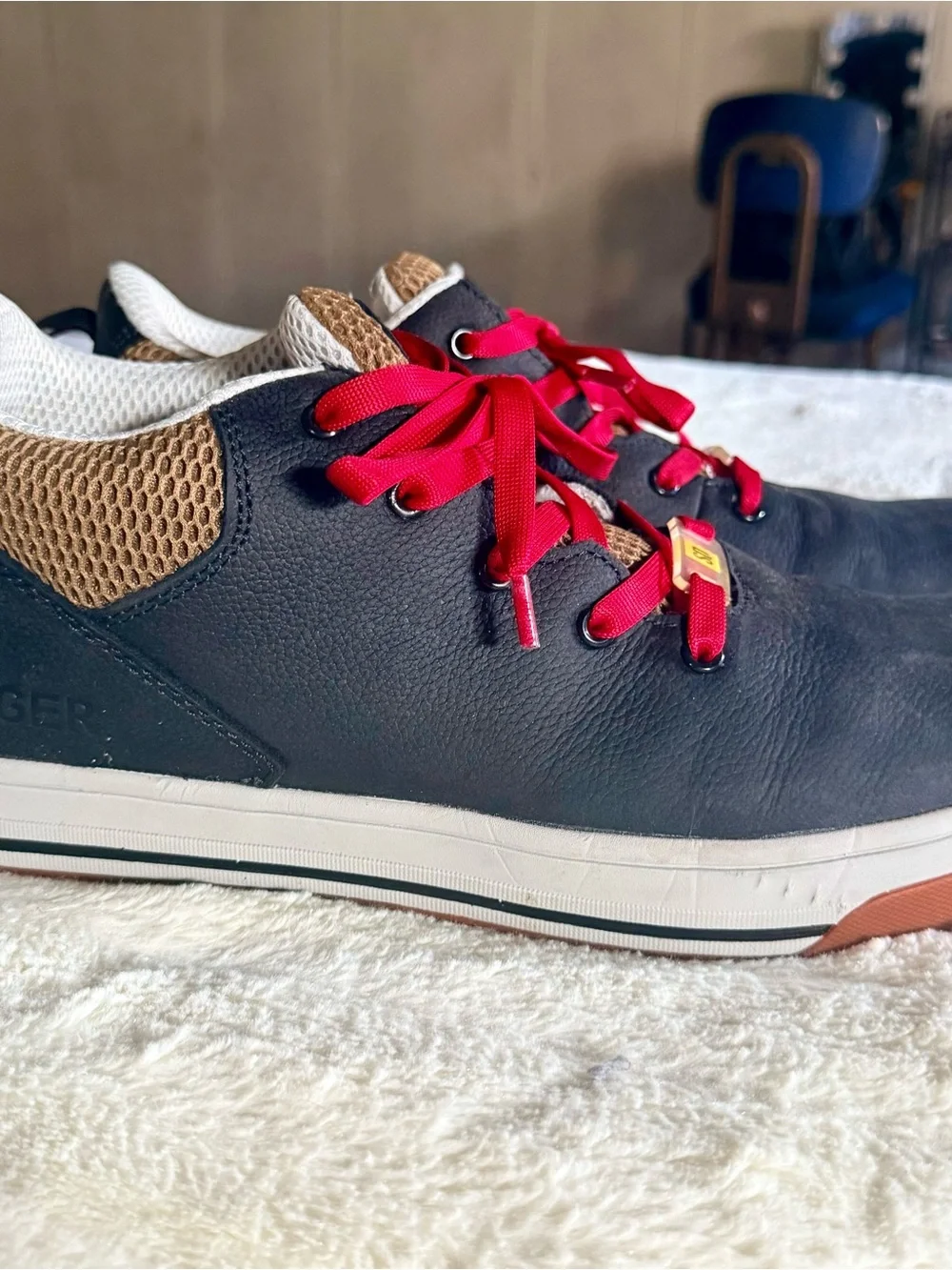 Avenger Men's Charcoal Gray Sneakers with Red Laces